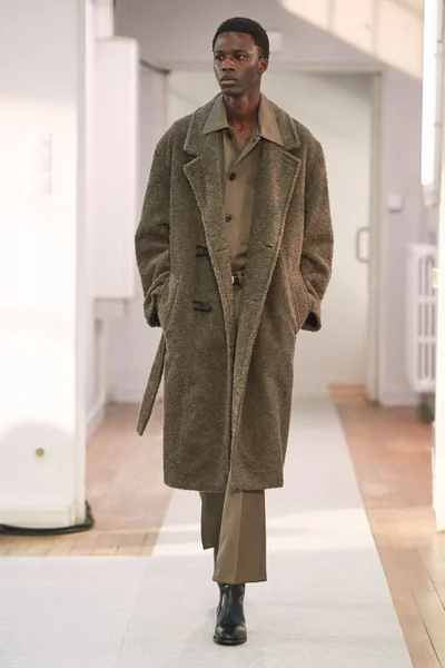 Look 15